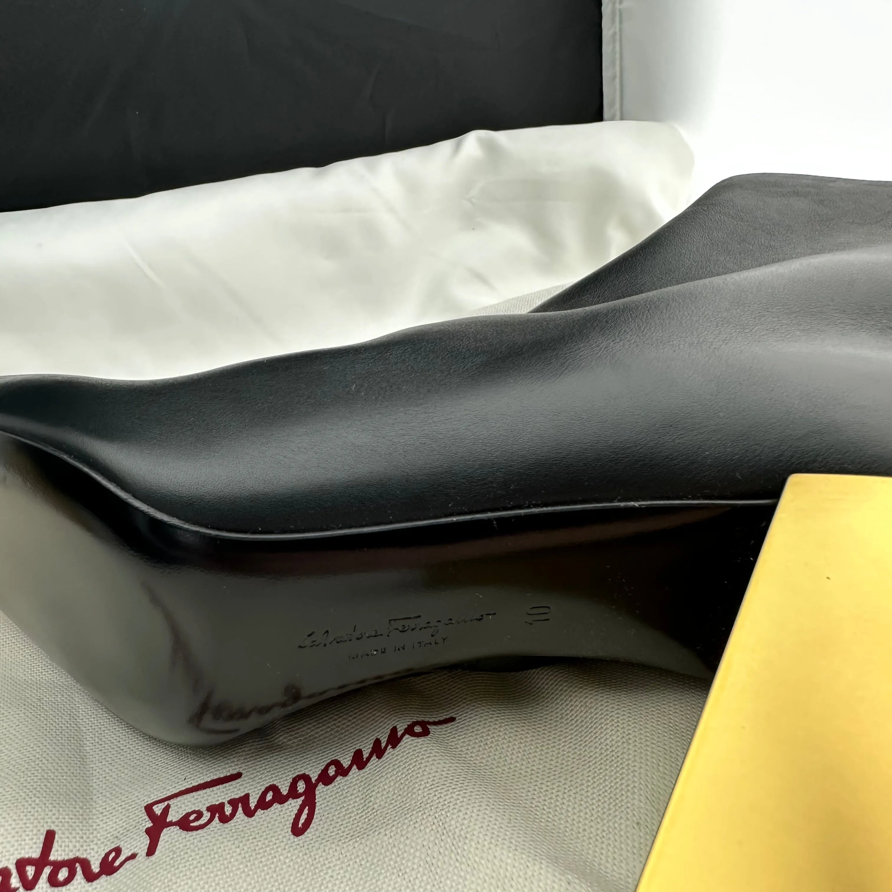 Salvatore Ferragamo Teti Booties in Nero