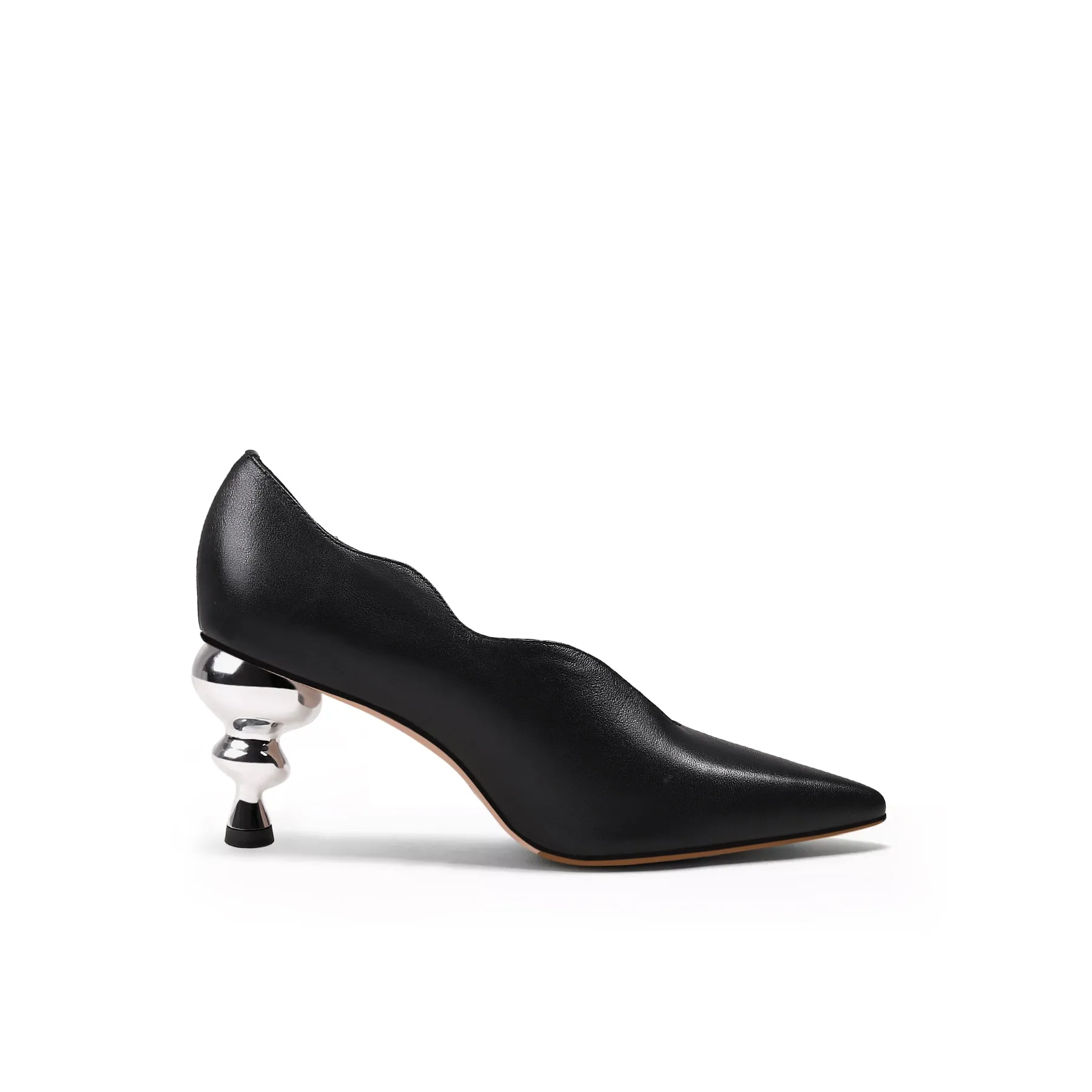 Scalloped Edge Kettle Heel Leather Pump - Black