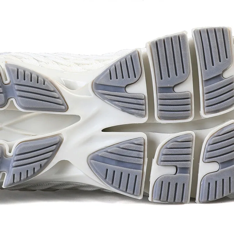 Sports shoes comfortable lightweight breathable wear-resistant cushioning