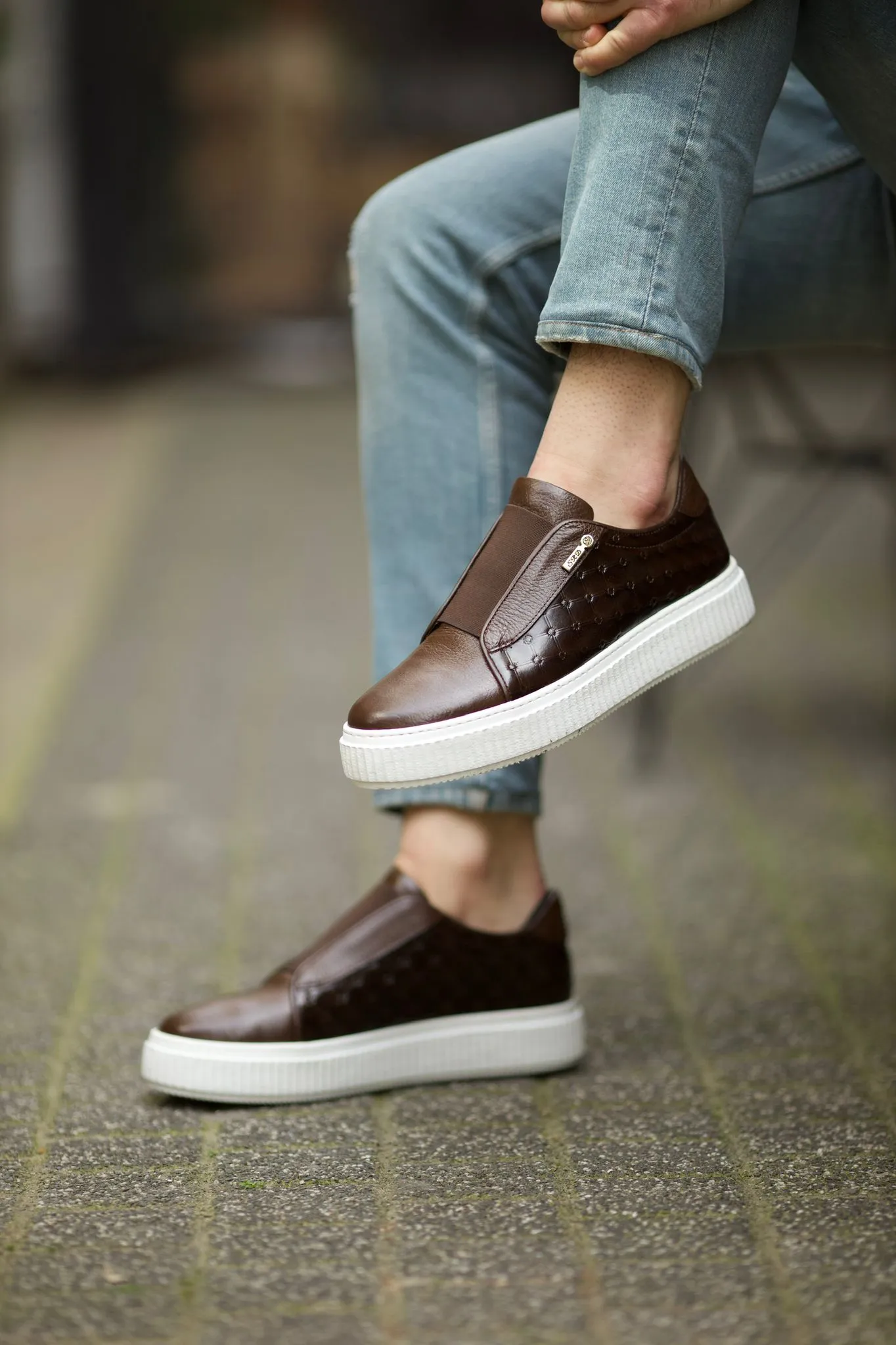 Vince Eva Sole Navy Brown Sneakers - Sophisticated Comfort for Every Occasion